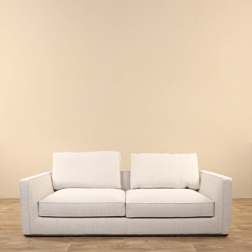 Dario <br> Sofa - Bloomr
